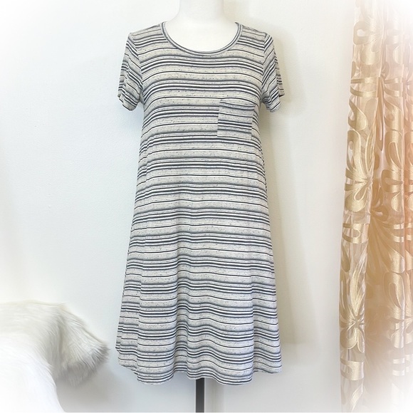 💕Beautiful Lularoe Carly High Low Swing Dress💕 - Picture 2 of 6